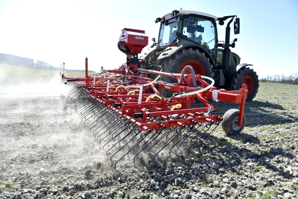 Einböck Übersaatgerät mit Striegel