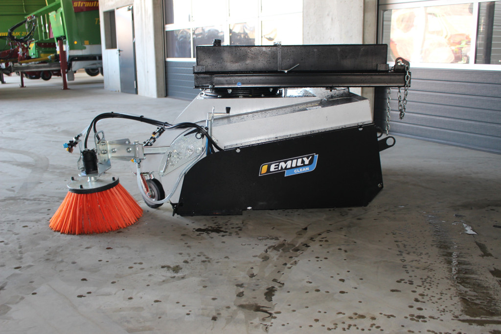 cbeb6e47-0a69-4932-a5e8-3a62b50f163e-Leader_clean_1.3 (12).jpg