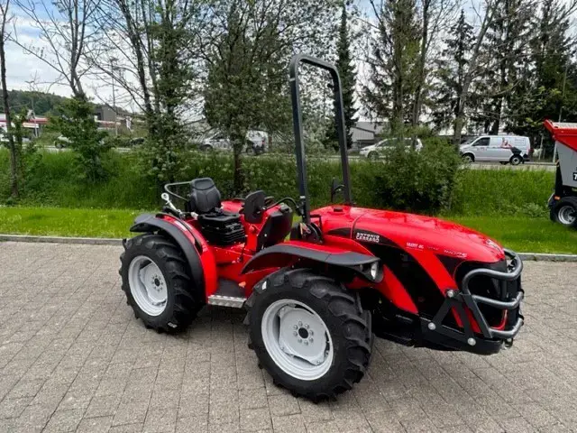 A. CARRARO Kompaktschlepper TRX 7800
