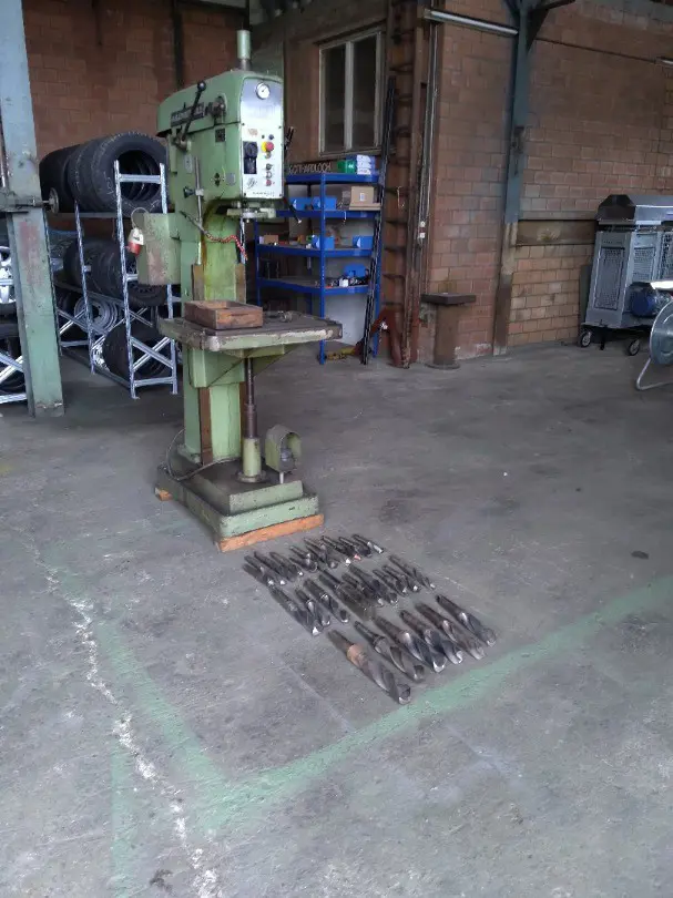Bohrmaschine Alzmetall inkl. Spiralbohrer