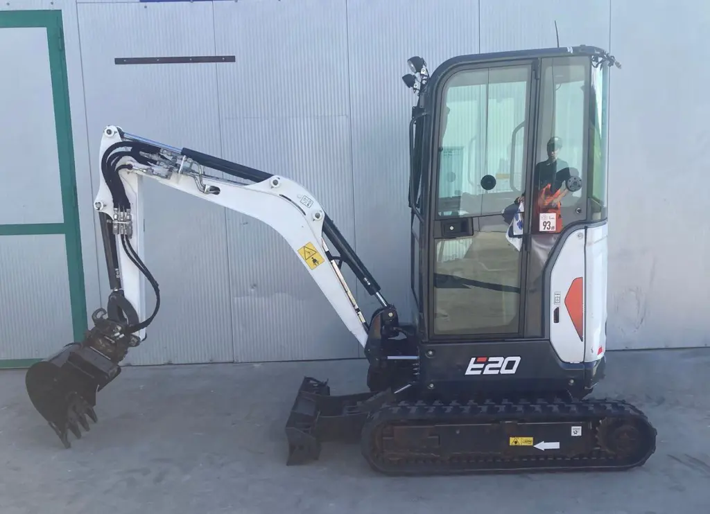 92019f3d-2acc-43f2-8dec-c6a639d6dc4f-bobcat schweiz - bobcat E20 - Bagger - M010134 3.jpg