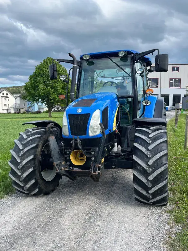 Traktor New Holland T5070