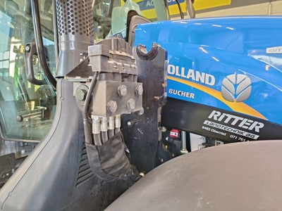 Frontladerkonsole Alö/Quicke zu New Holland T6