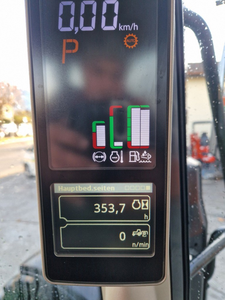 ee2d5d4a-e170-4f7f-9f0d-d6a2d667985a-John Deere 6120M (5).jpg