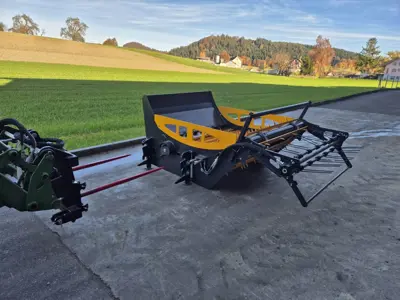 Hofstetter Rundballenabwickler mit Einstreu Rotor