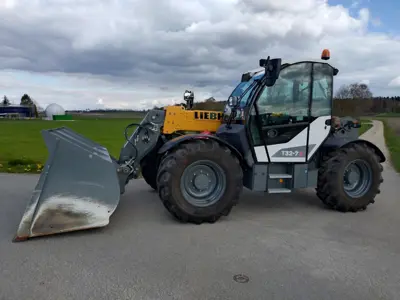Liebherr T32-7S Teleskoplader Lagermaschine