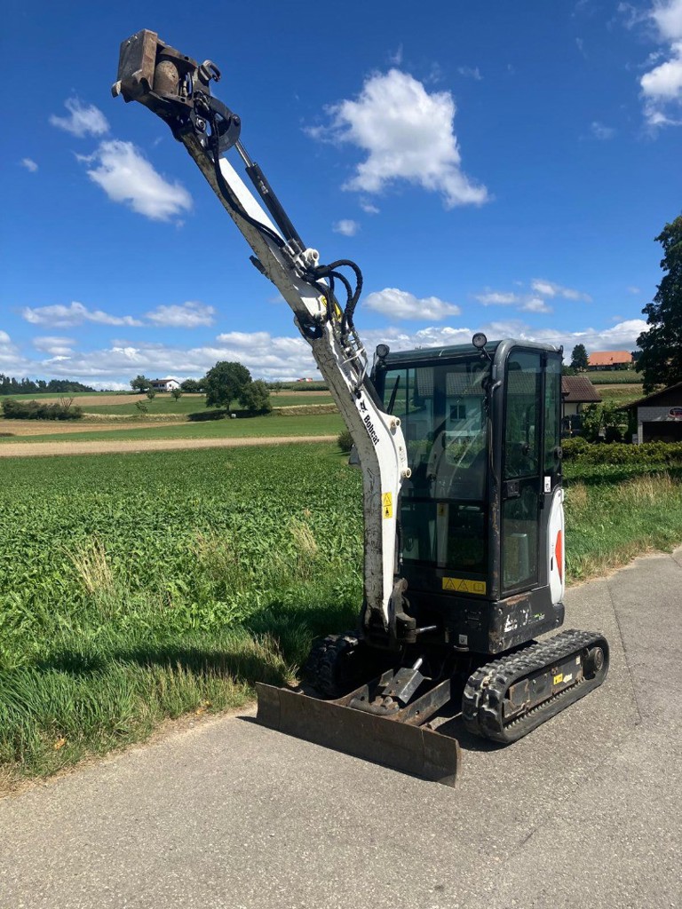 b5278731-6563-40b0-a4e5-b63063a61dbb-Draussen Vorne.jpg