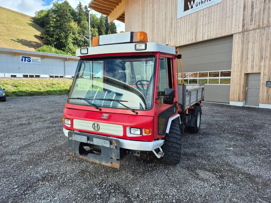 Lindner Unitrac 95 mit Kipper und Schneepflug
