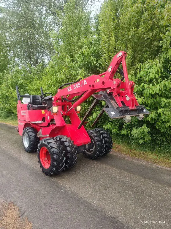 ba1d8b3d-45e8-46c6-a169-446ecca17b6e-Lader vorne.jpg