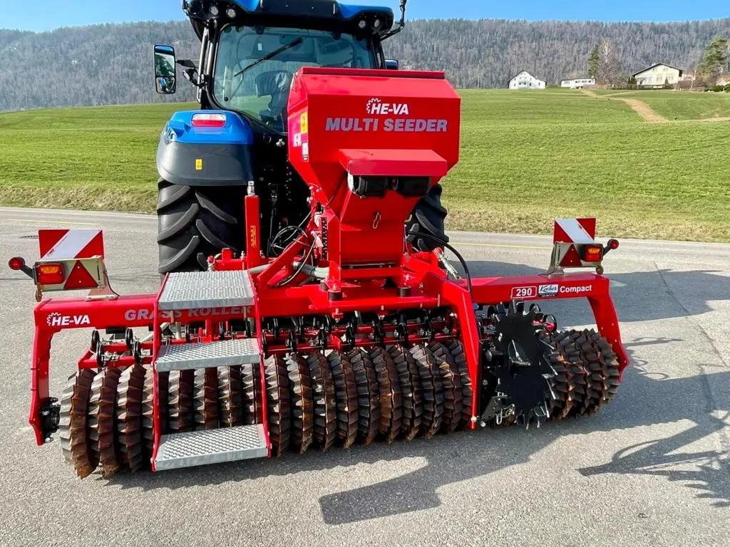 24187a6d-47a4-4219-a64f-54987af875fc-Sur-semis HE-VA Grass Roller 3.jpg