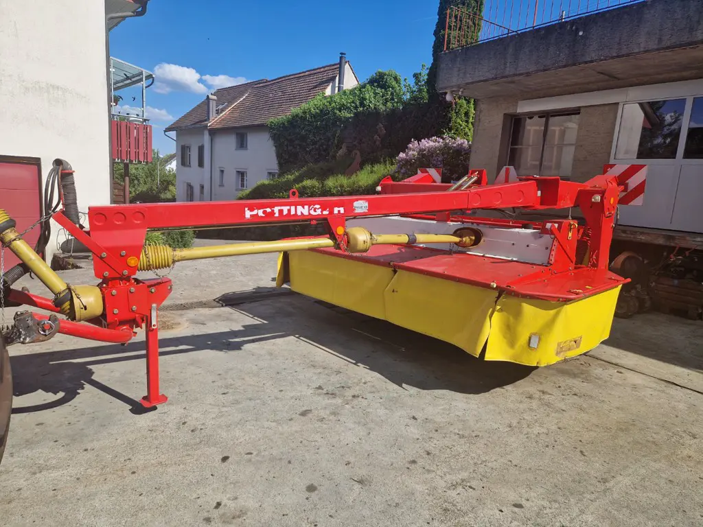 Pöttinger 310 Hecktrommelmäher gezogen