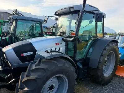 Traktor HURLIMAN XB MAX 85