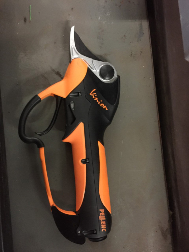 ec7a49a0-5a8a-405a-b440-04af8bb60e79-Pellenc Vinion 150.jpg