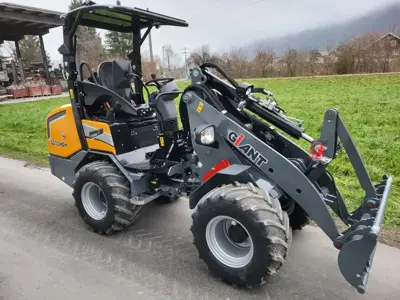 Hoflader Giant G2700 HD+ DEMO