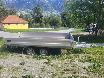 Anhänger mit Auffahrrampen 3.5t