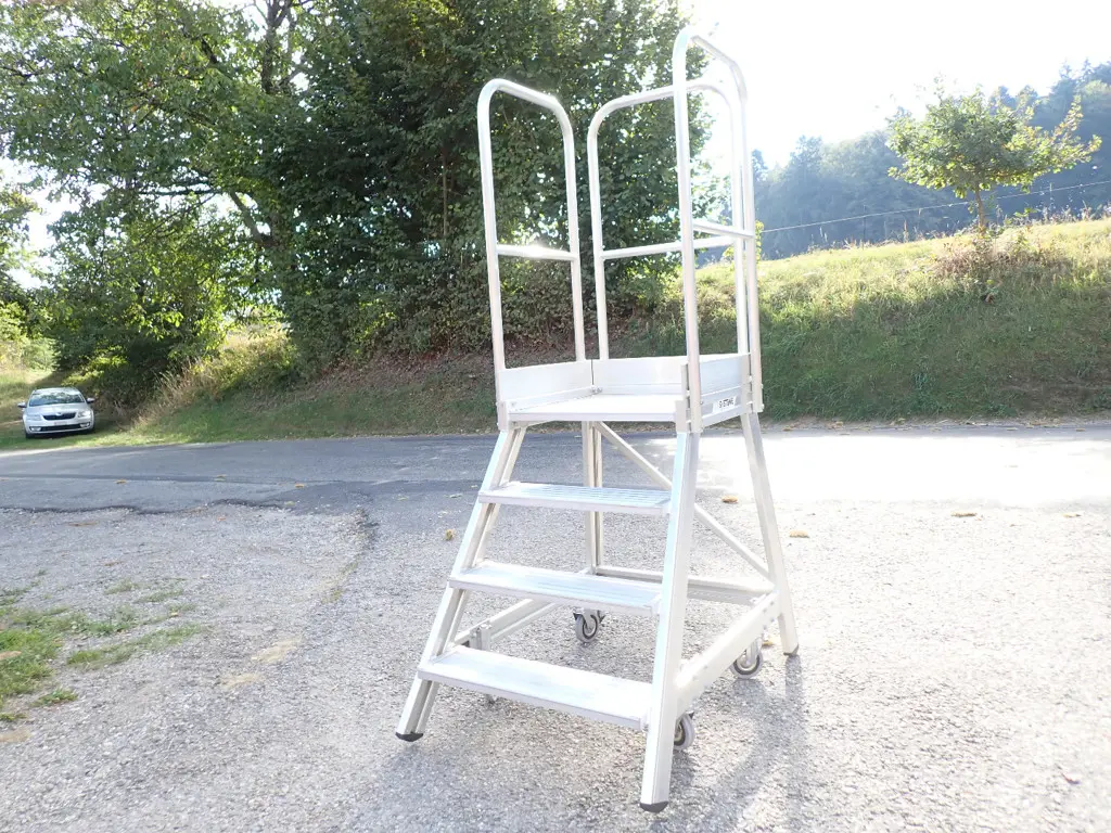 Treppe mit Podest, Servicetreppe