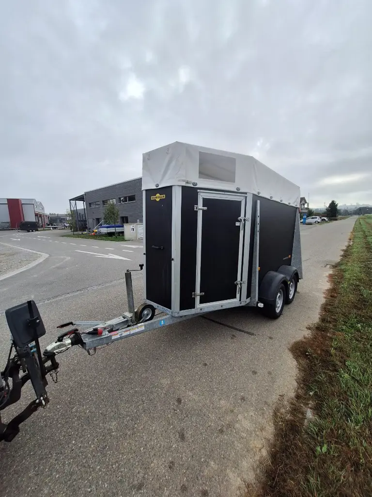 Viehtransporter / Sachentransporter Humbaur