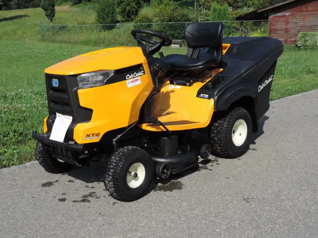 1ea5aa7d-91ab-4241-b551-c699a20907b6-23308 Cub Cadet Rasentraktor XT2 PR95 (1).jpg