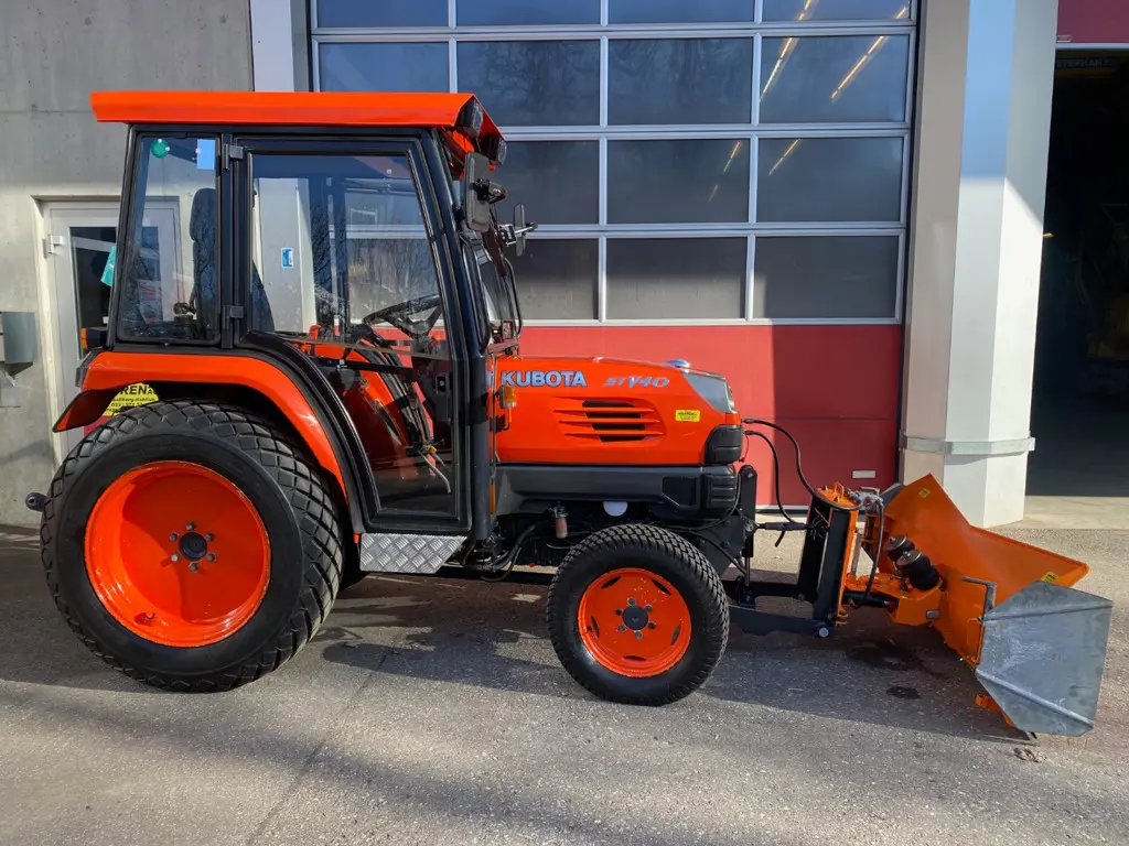 Kubota STV-40 Kommunaltraktor 4x4