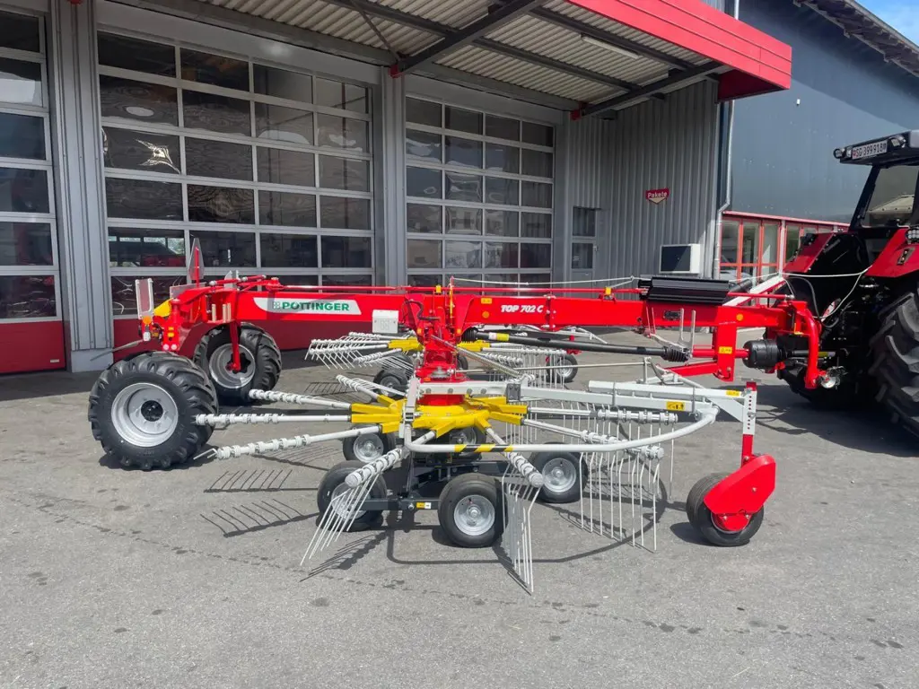 ab897ea3-b9e1-4d40-8c1c-79ff64500a9c-Pöttinger TOP 702C 2.jpg