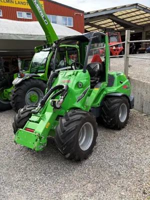 Hoflader Avant 760