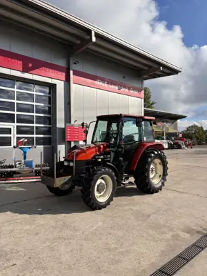 Traktor New Holland TL80