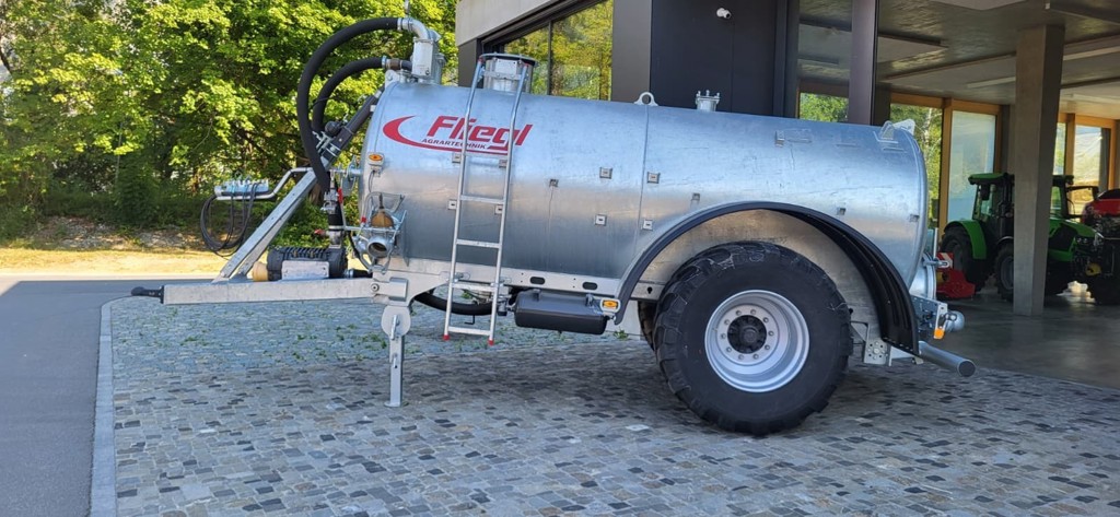 3064b20b-7311-4408-a10b-e6cf30427176-Fliegl 8600 1.jpg