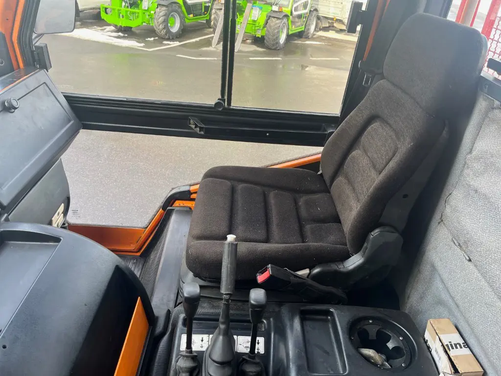 f6867fb2-6af6-4471-af39-b93e083c0c88-Reform T9 14.jpg