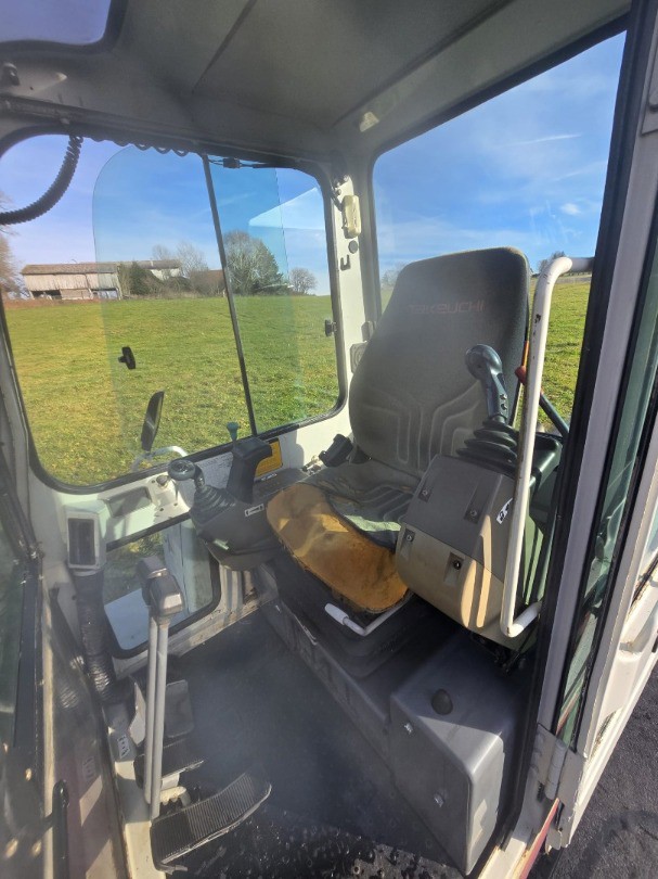 9d392dde-4c96-45f4-bc1b-72a71b4f7479-WhatsApp Image 2025-12-11 à 15.jpg