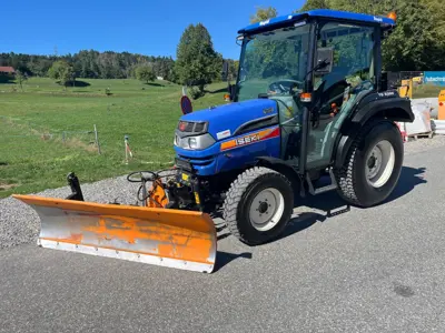 Iseki, Traktor 4-Radantrieb TG 5390 FQ mit Schneepflug