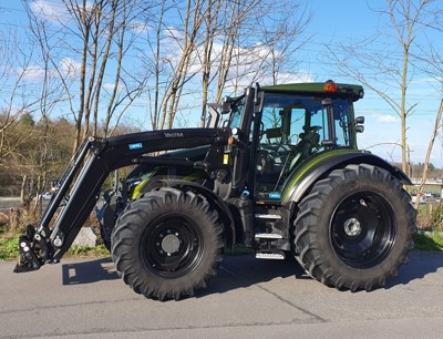 Valtra G 135 Active mit Frontlader