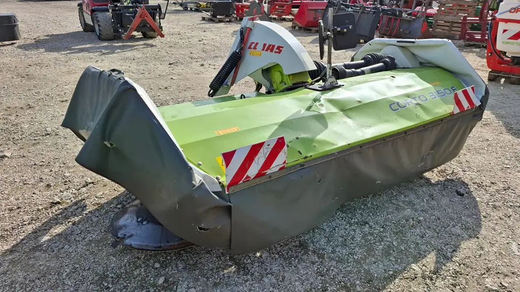 Faucheuse à tambours frontale Claas