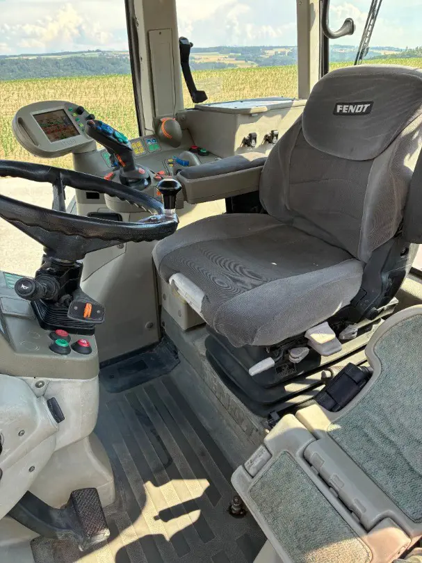 b8588ecf-65c3-462a-8174-a83768584e72-Fendt 413 V 7.jpg