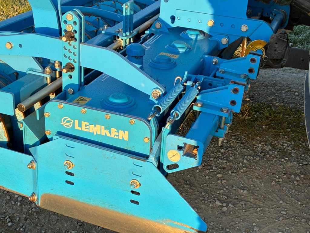Lemken Zirkon 12 mit Trapezpackerwalze