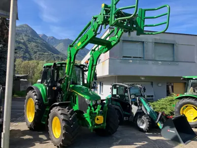 John Deere 6M 125 mit John Deere 603R Frontlader