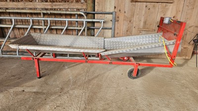 Convoyeur à fourrage LANKER Schütteltrog