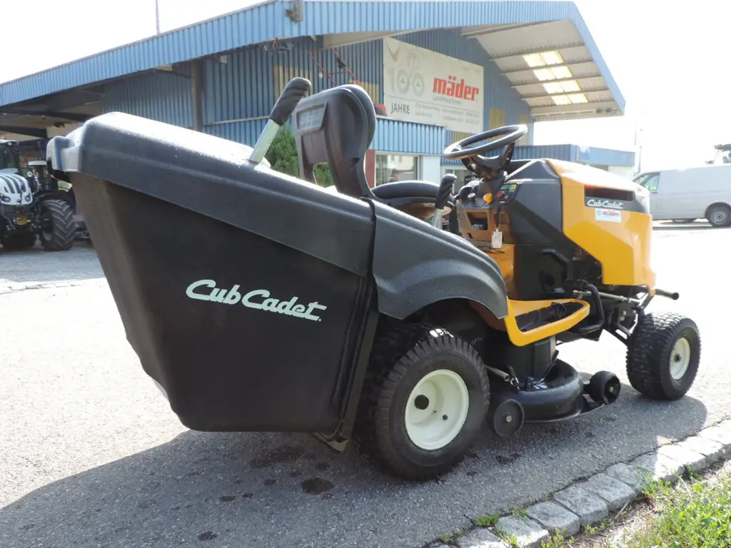 be2fec26-1987-4315-b4e0-bb89b6f053f4-23308 Cub Cadet Rasentraktor XT2 PR95 (4).jpg