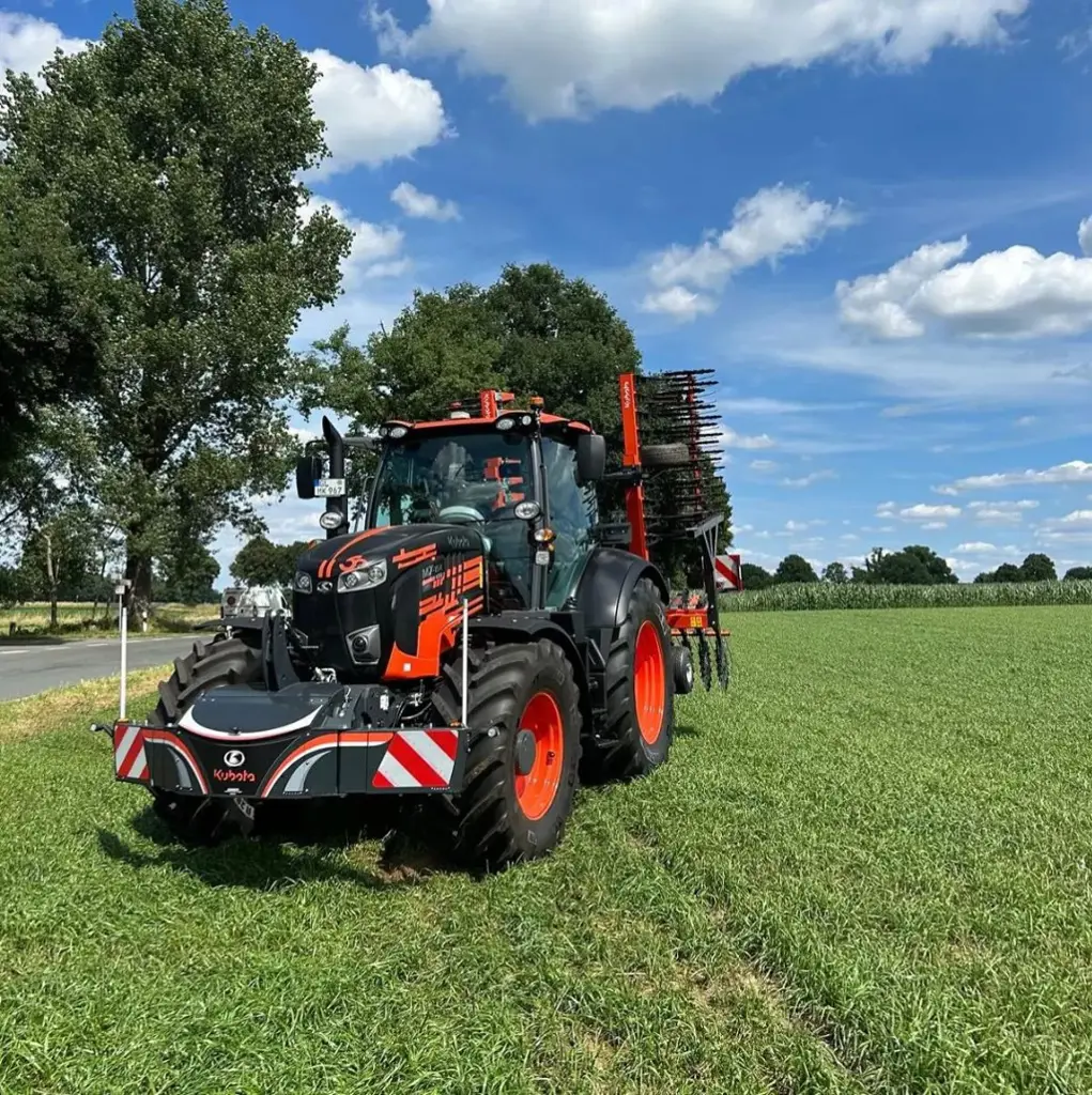 59a2b0df-7fd0-4bde-b4af-7aaa0e67b856-kubota-frontweight-10-1203.jpg