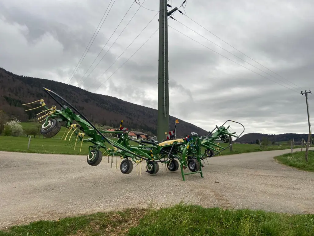 ef7e5d13-59ed-440c-bdaf-d3467a3abb0b-Krone Vendro 900 (24).jpg