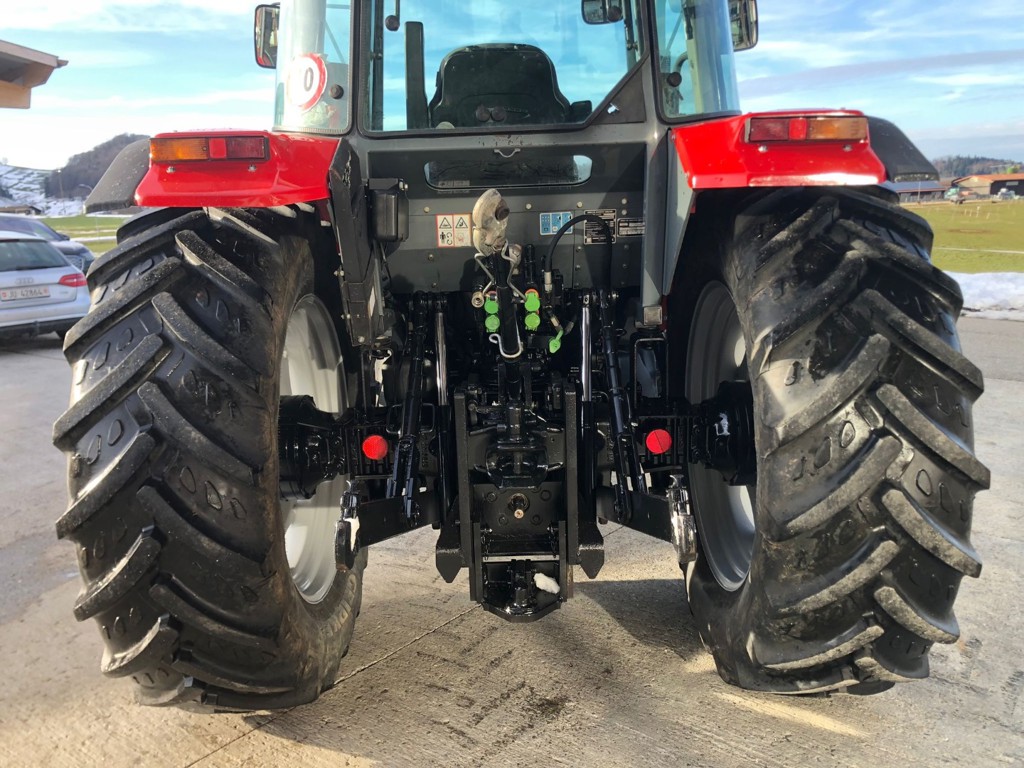 845f3d13-3bdd-4ff1-92a1-6873f3bb4677-Tracteur MF 4370 (3).jpg