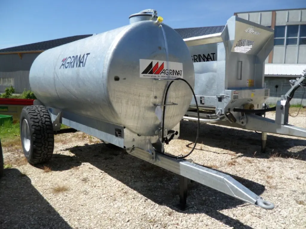 2cce6353-a2f0-415f-8bcd-565267099b6f-Agrimat tonne à eau 4100 (1).jpg