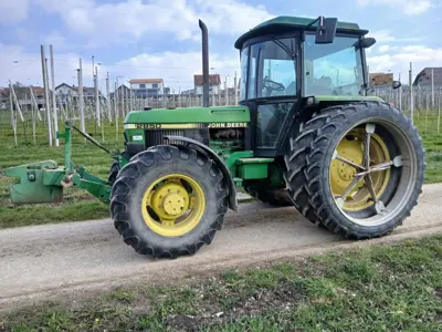 John Deere 2850