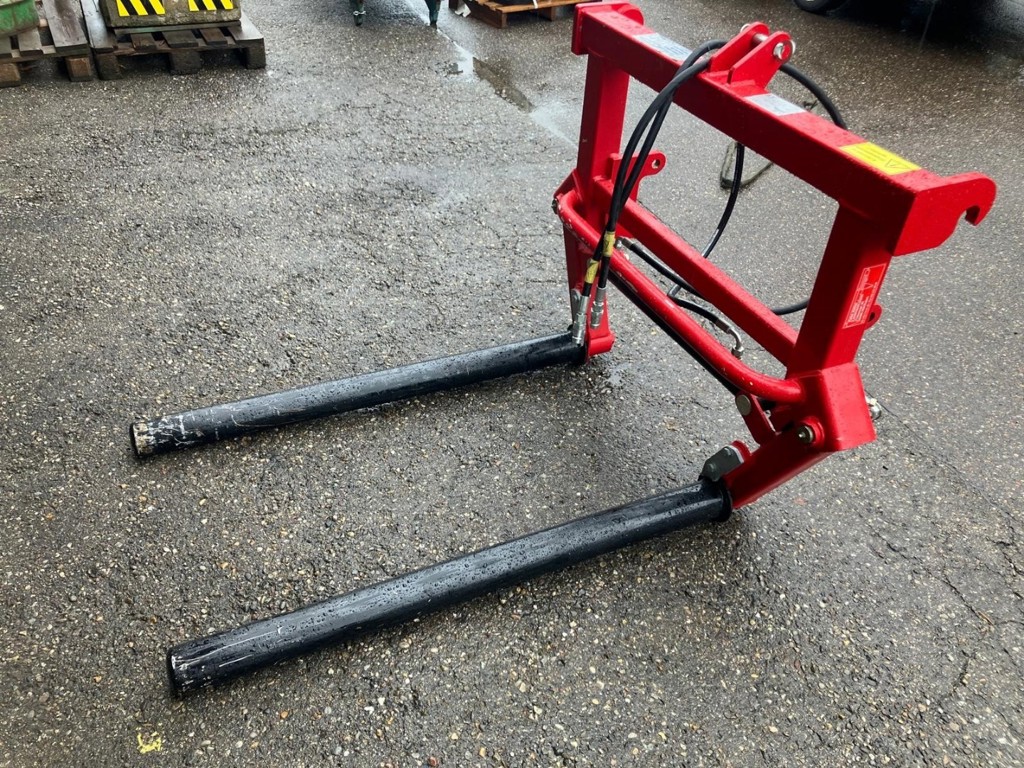 b9a3be27-6063-4c8f-8c6f-8f435035ba91-Schneider 02.jpg