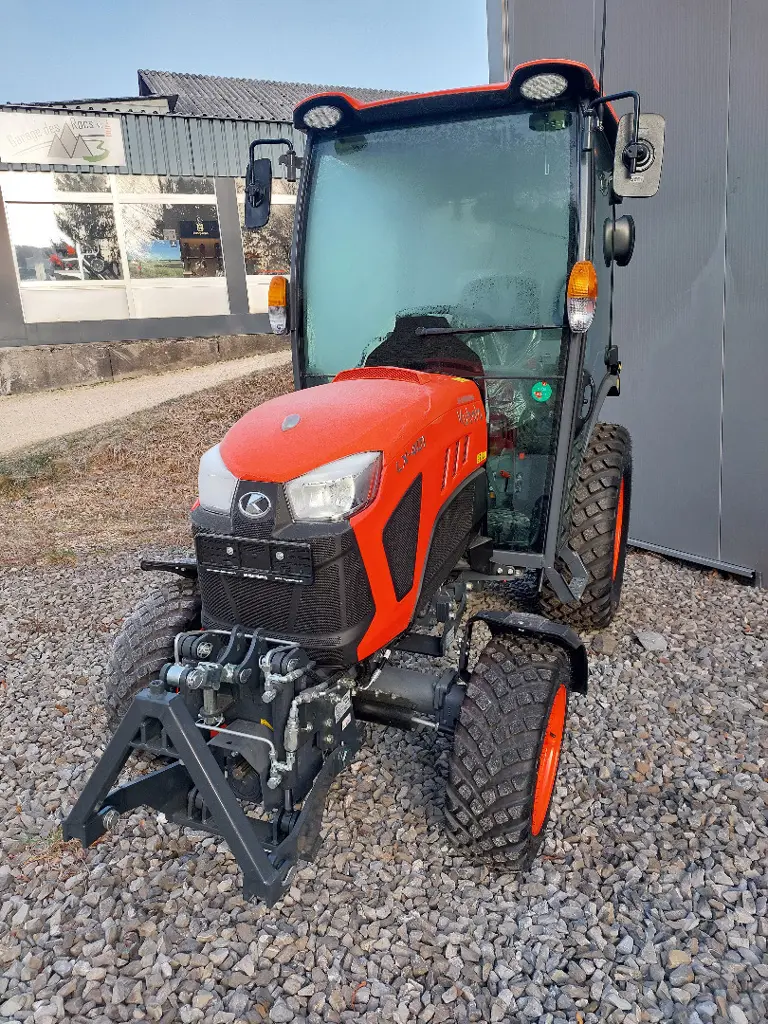 62658c88-87d3-4ed4-83fe-98bf2d6d9202-Kubota LX 401 (2).jpg