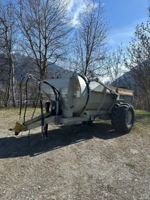 Gafner Miststreuer 5.5 Vario gezogen