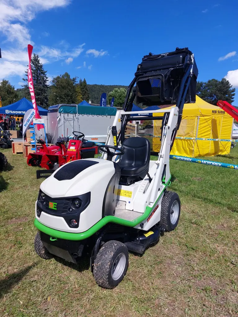 Tracteur à gazon Etesia