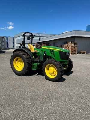 John Deere 5075E