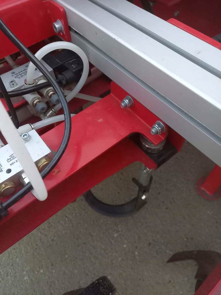 2a3071b0-0a82-4e37-8dec-fc080acd489e-IC-Weeder Spur 180-5 Reihen 5.jpg