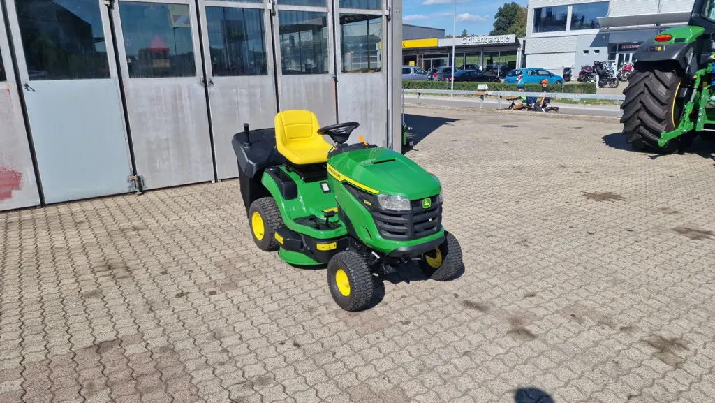 Aufsitzmäher John Deere X147R