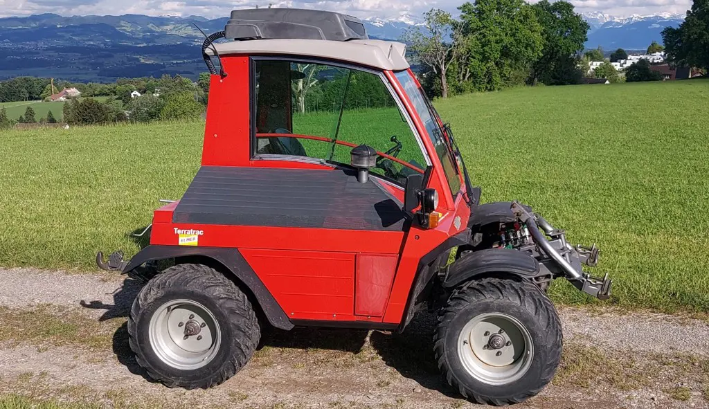 93949c30-19ee-4aac-8925-324507874efa-Aebi_TT75_rechts.jpg
